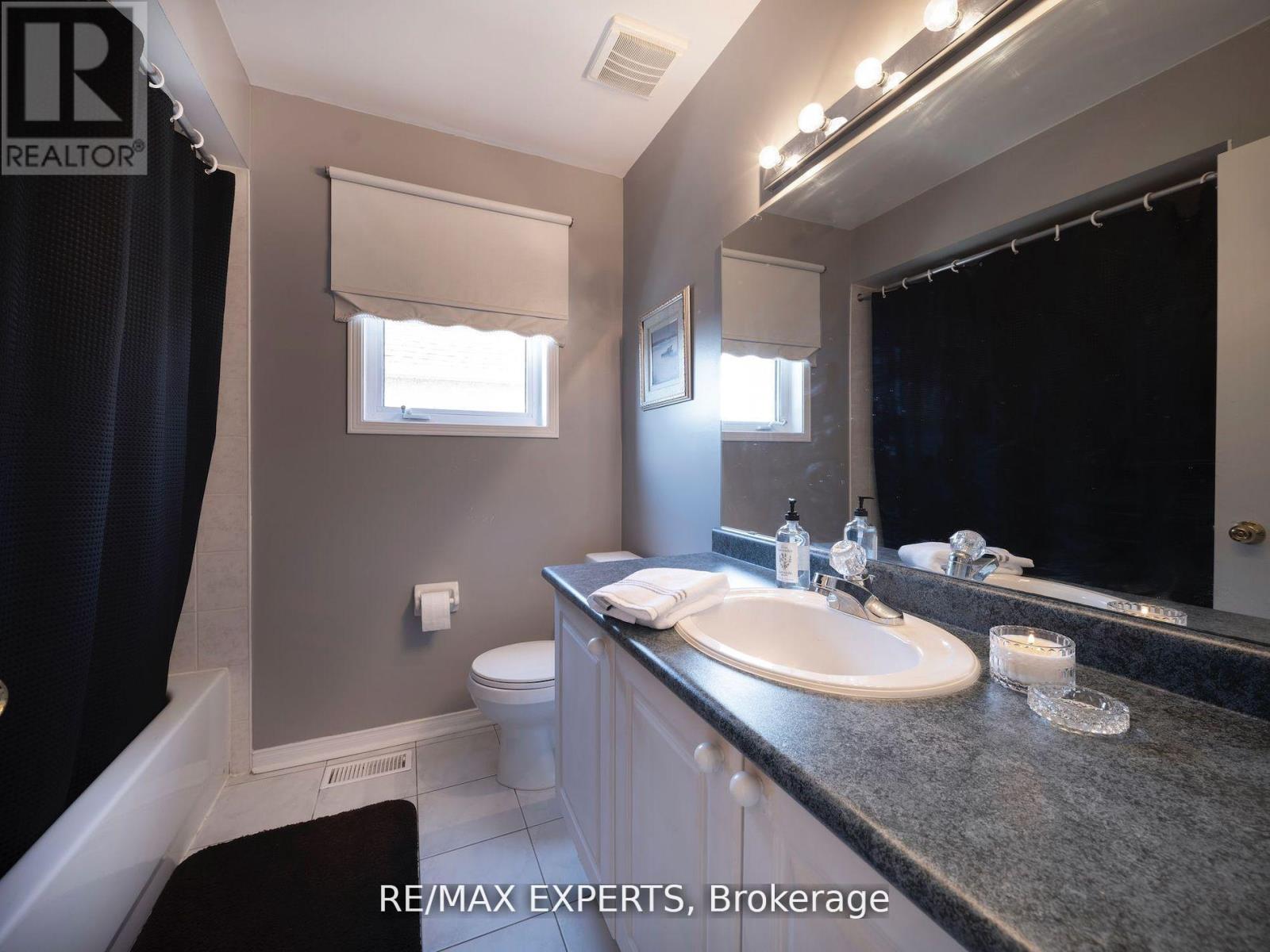 272 Hoover Park Drive, Whitchurch-Stouffville, Ontario  L4A 1K9 - Photo 25 - N12372806