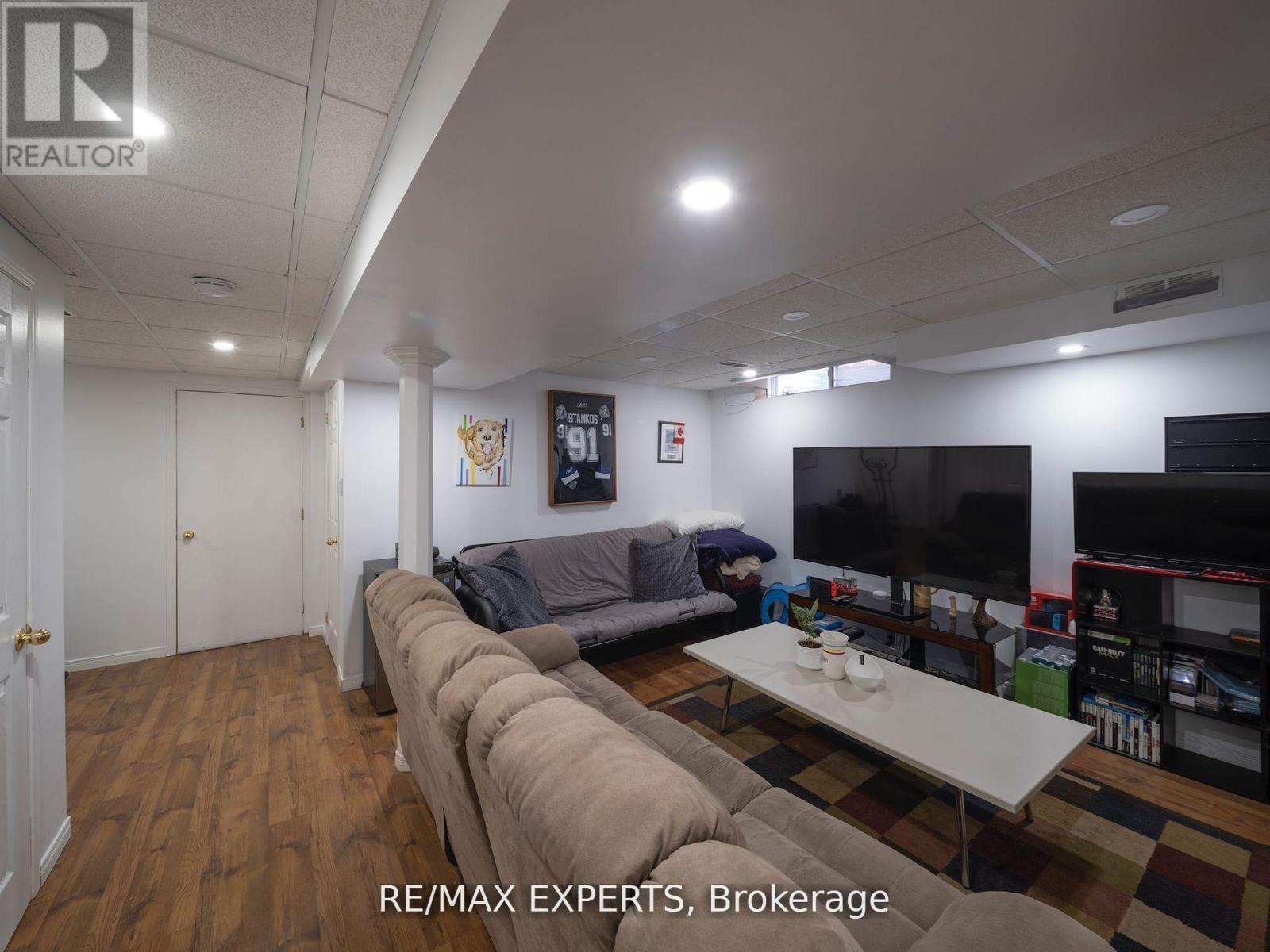 272 Hoover Park Drive, Whitchurch-Stouffville, Ontario  L4A 1K9 - Photo 26 - N12372806