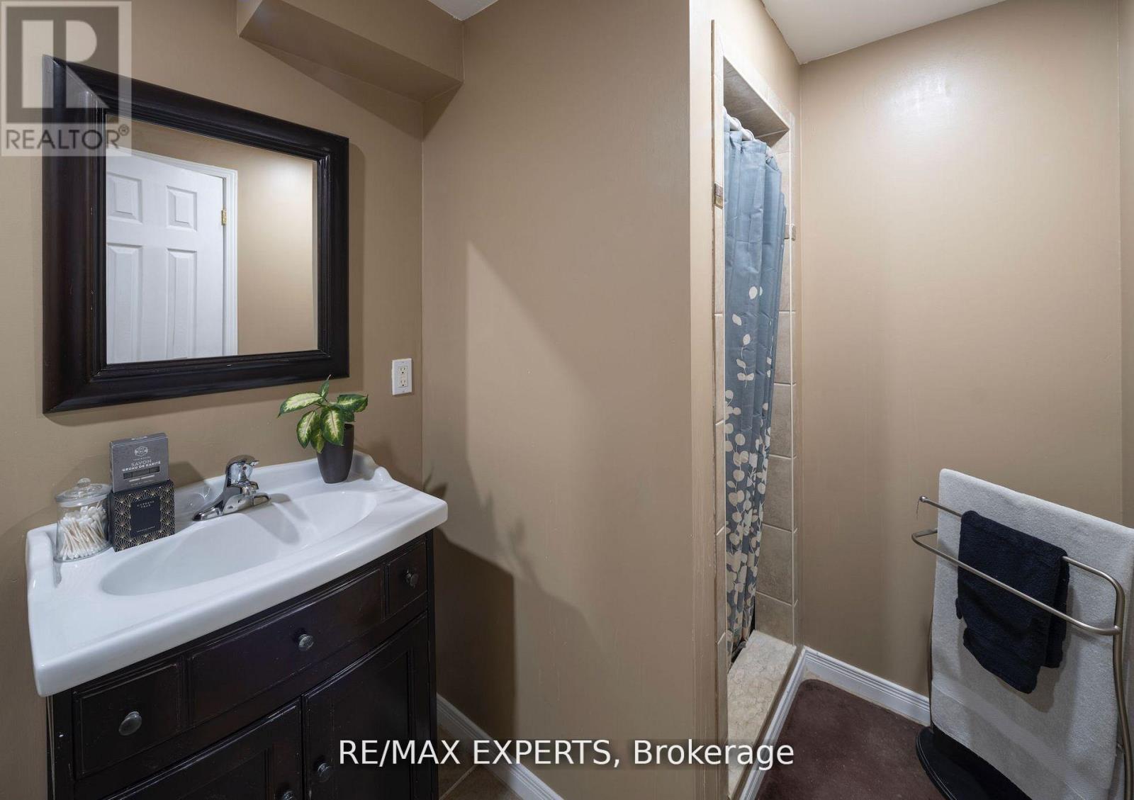 272 Hoover Park Drive, Whitchurch-Stouffville, Ontario  L4A 1K9 - Photo 27 - N12372806