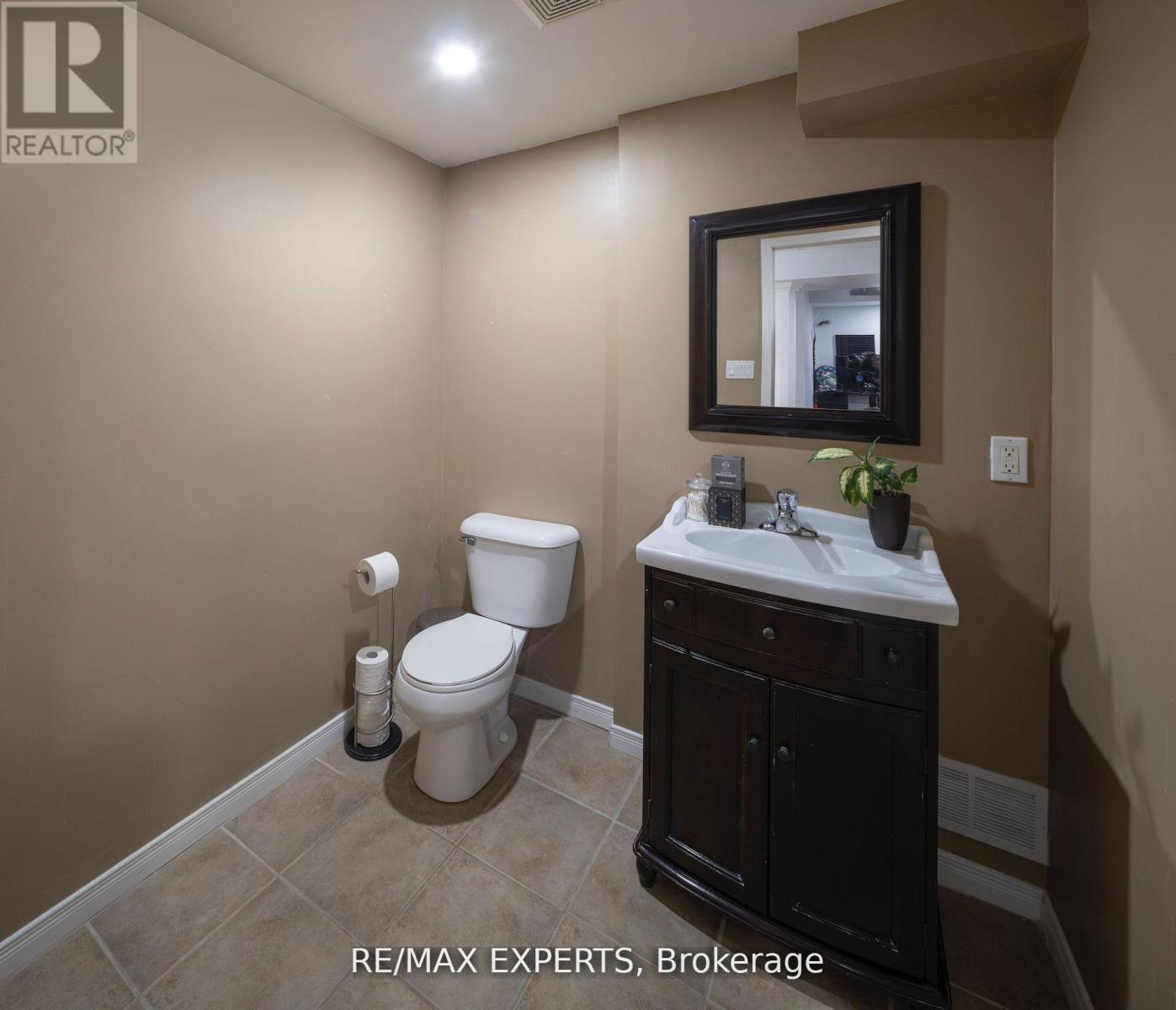 272 Hoover Park Drive, Whitchurch-Stouffville, Ontario  L4A 1K9 - Photo 29 - N12372806