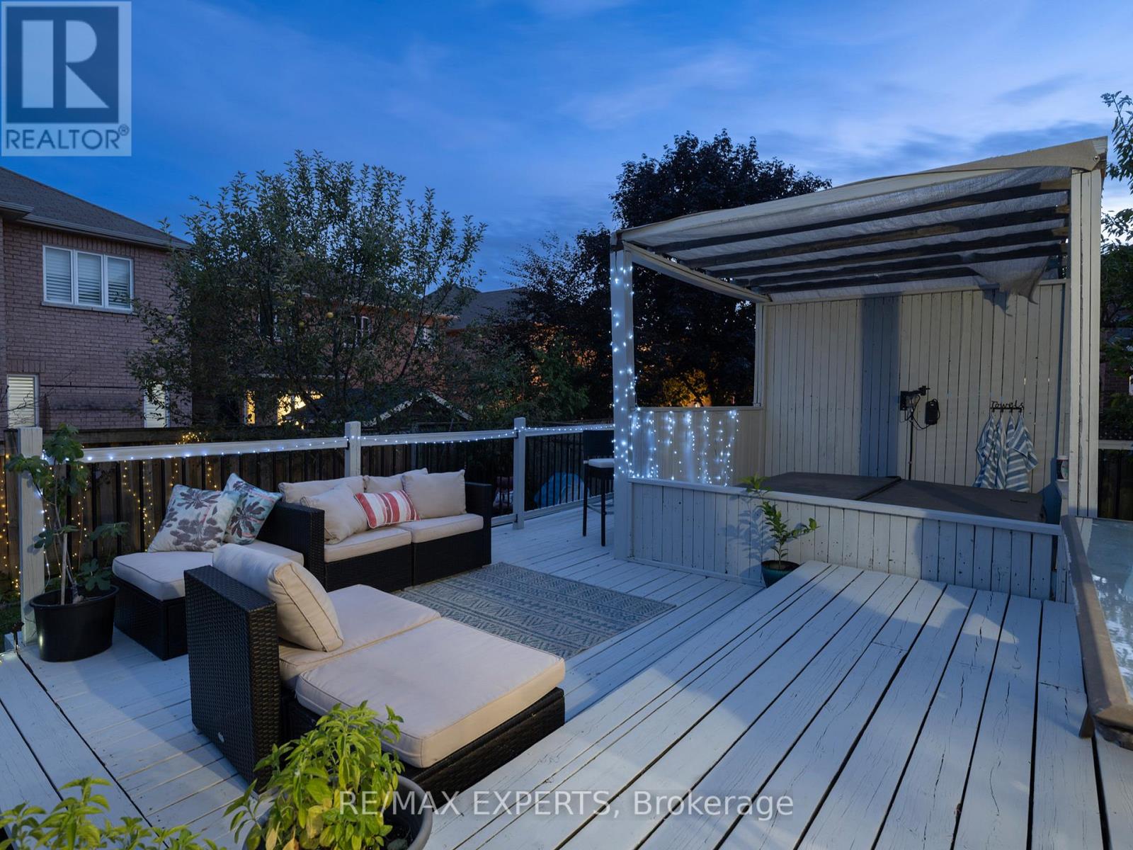272 Hoover Park Drive, Whitchurch-Stouffville, Ontario  L4A 1K9 - Photo 33 - N12372806
