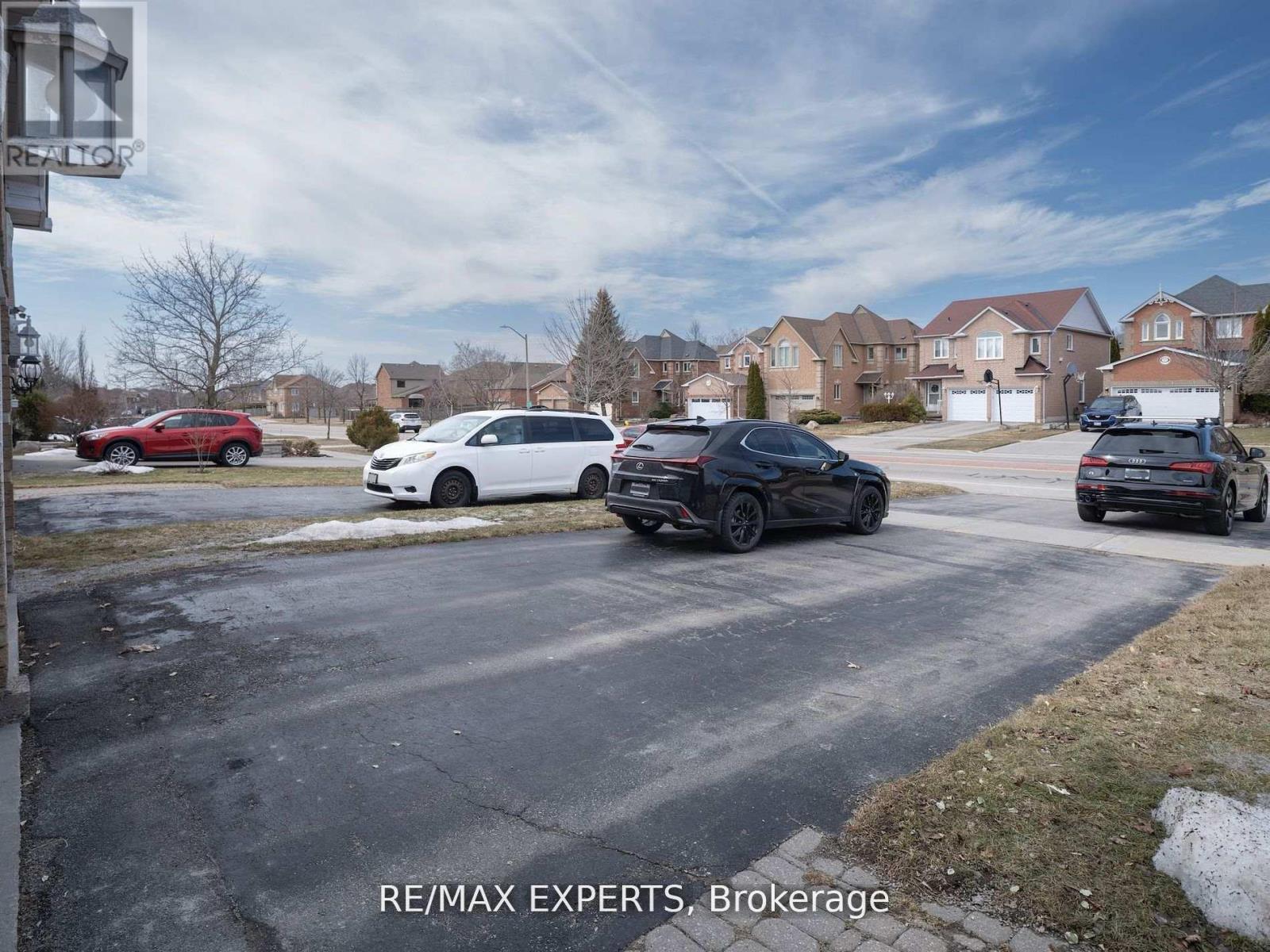 272 Hoover Park Drive, Whitchurch-Stouffville, Ontario  L4A 1K9 - Photo 35 - N12372806