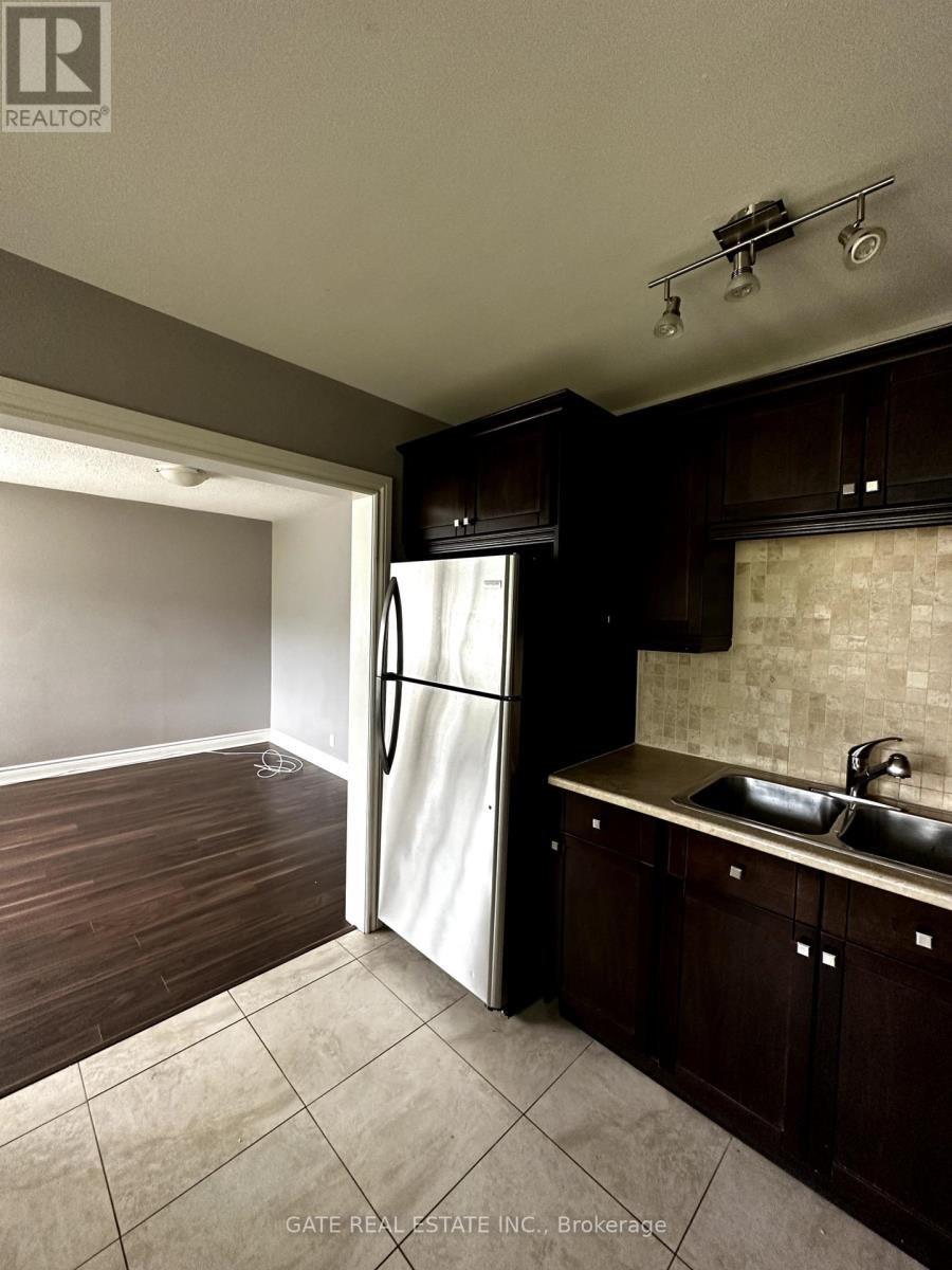 86 Bond Crescent, Richmond Hill, Ontario  L4E 3K7 - Photo 3 - N12372828