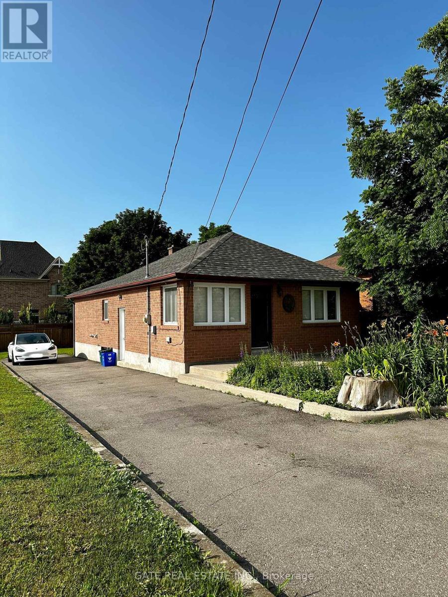 86 Bond Crescent, Richmond Hill, Ontario  L4E 3K7 - Photo 5 - N12372828