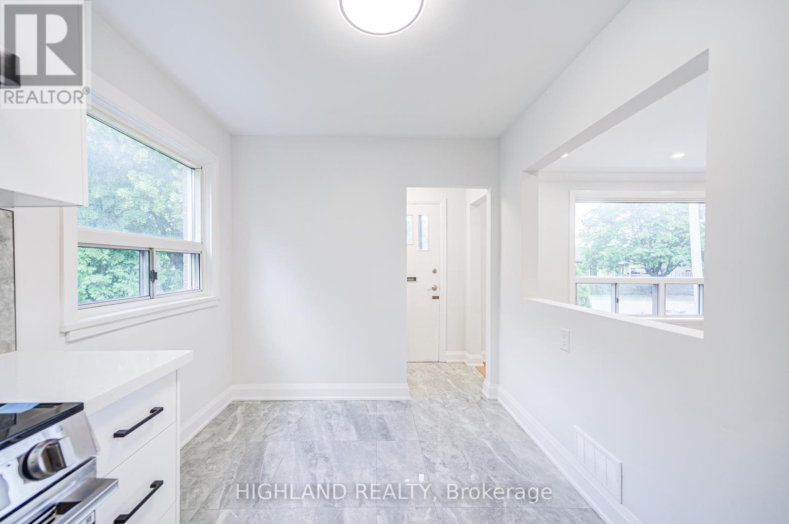 38 Esmond Crescent, Toronto, Ontario  M9W 3P8 - Photo 12 - W12372830