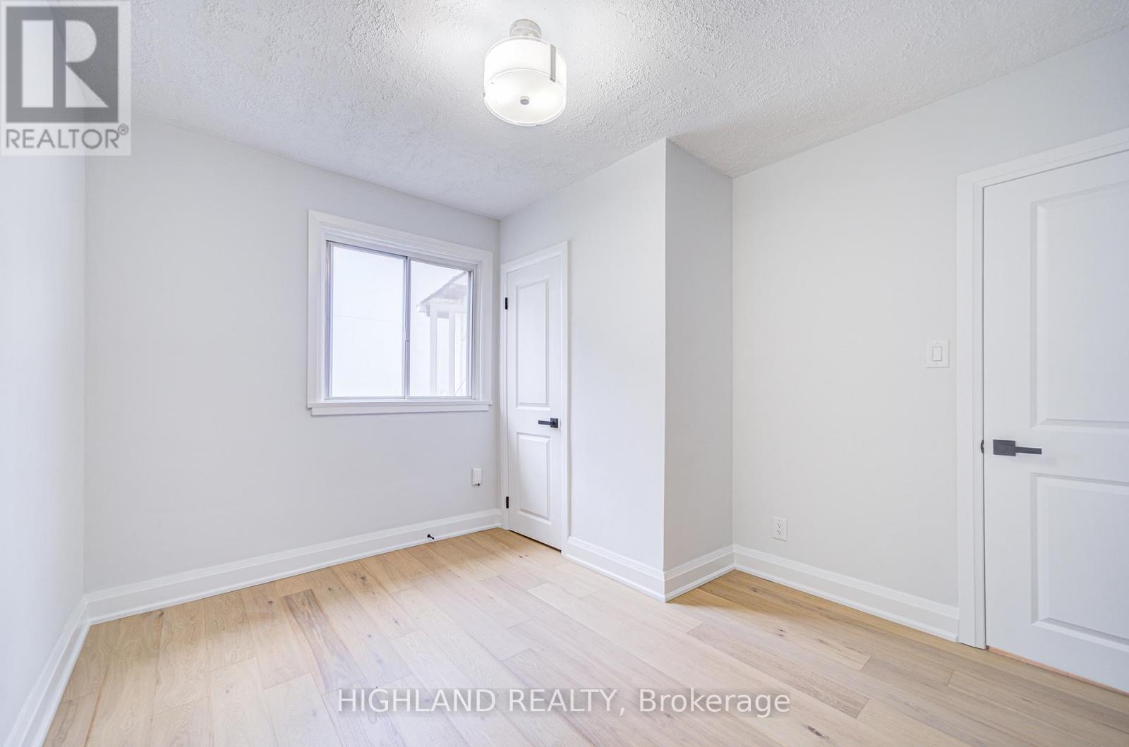 38 Esmond Crescent, Toronto, Ontario  M9W 3P8 - Photo 17 - W12372830