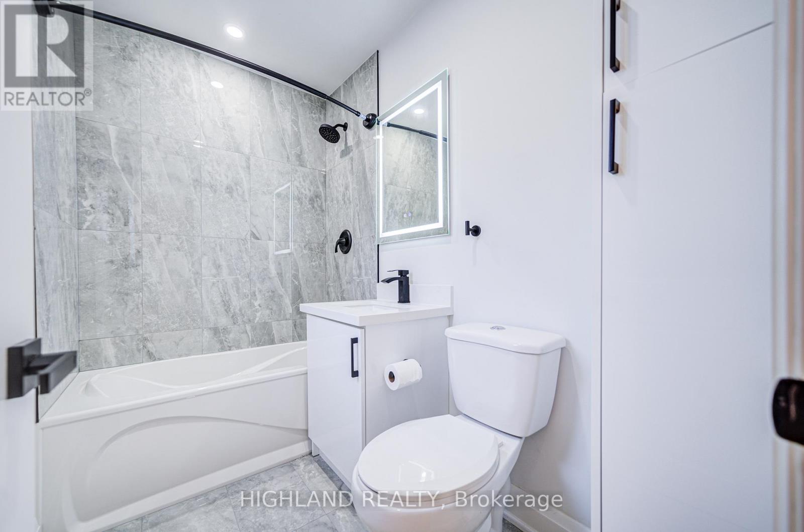 38 Esmond Crescent, Toronto, Ontario  M9W 3P8 - Photo 18 - W12372830