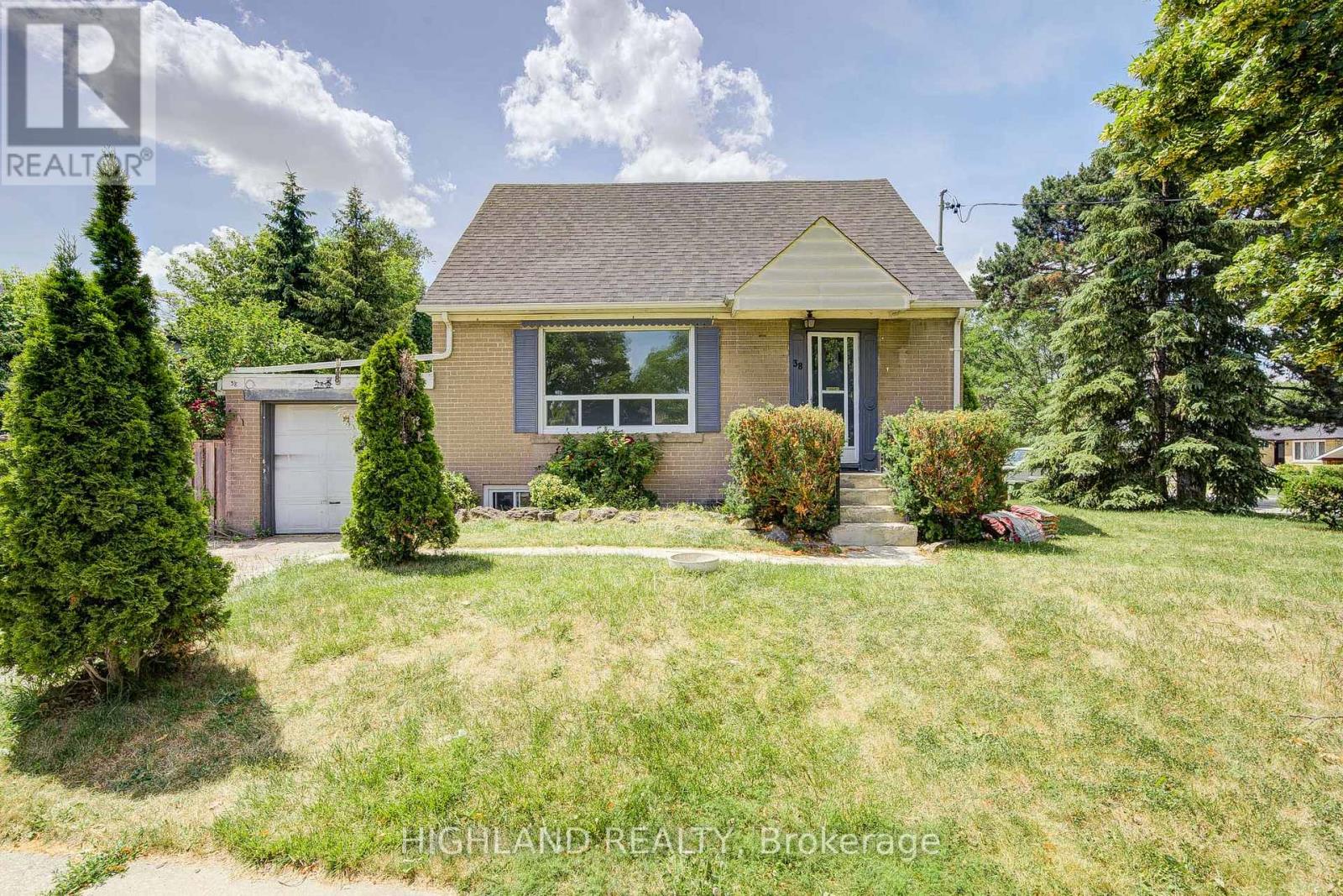 38 Esmond Crescent, Toronto, Ontario  M9W 3P8 - Photo 2 - W12372830