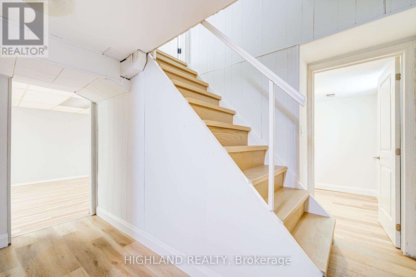 38 Esmond Crescent, Toronto, Ontario  M9W 3P8 - Photo 20 - W12372830