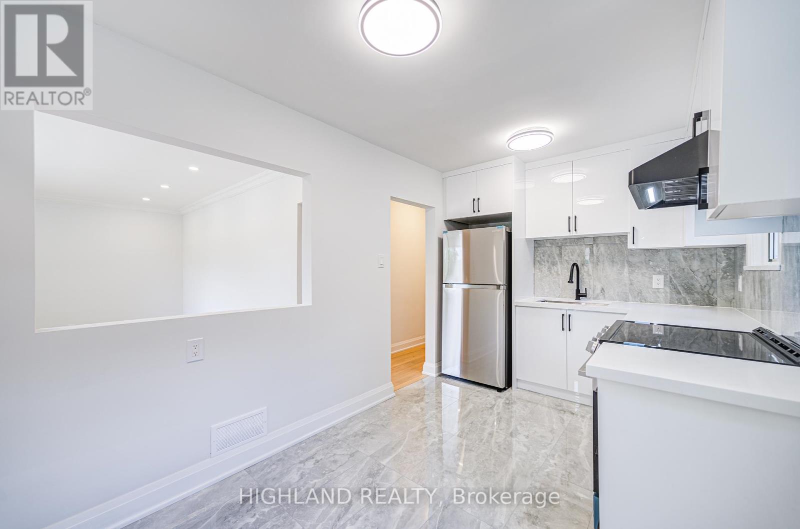 38 Esmond Crescent, Toronto, Ontario  M9W 3P8 - Photo 8 - W12372830