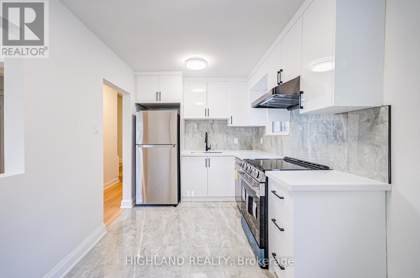 38 Esmond Crescent, Toronto, Ontario  M9W 3P8 - Photo 9 - W12372830