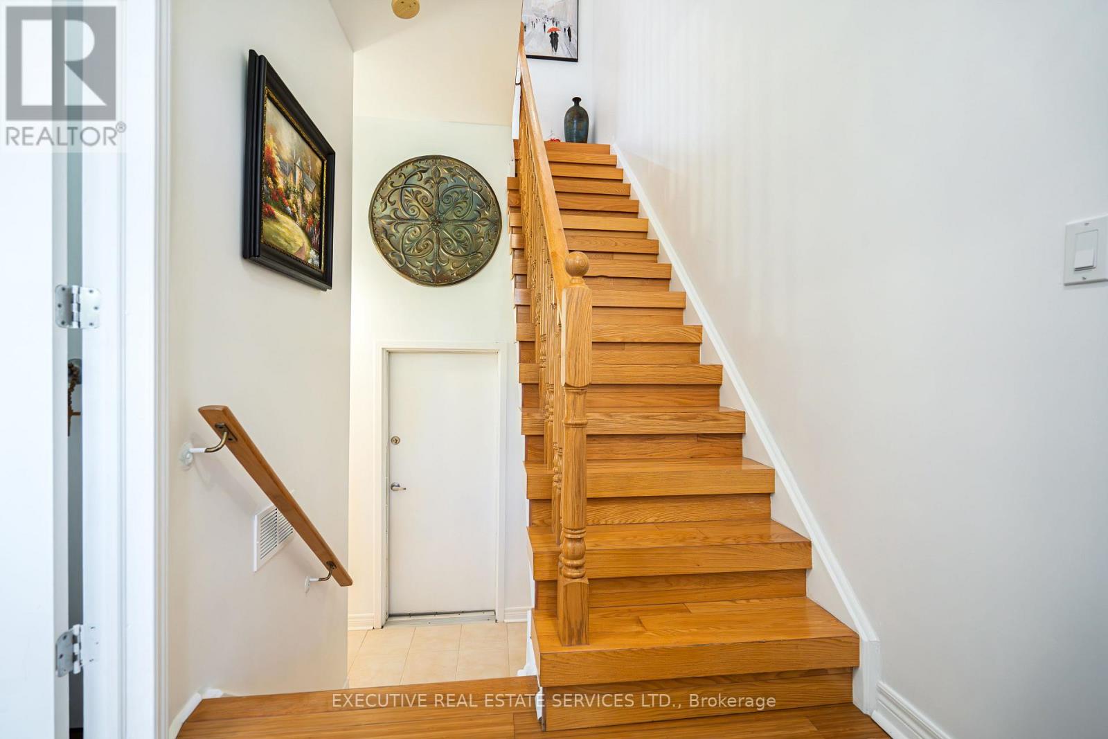 24 Michael Power Place, Toronto (Islington-City Centre West), Ontario  M9A 5G9 - Photo 17 - W12372837