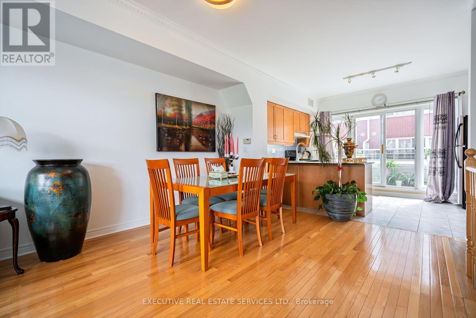 24 Michael Power Place, Toronto (Islington-City Centre West), Ontario  M9A 5G9 - Photo 19 - W12372837