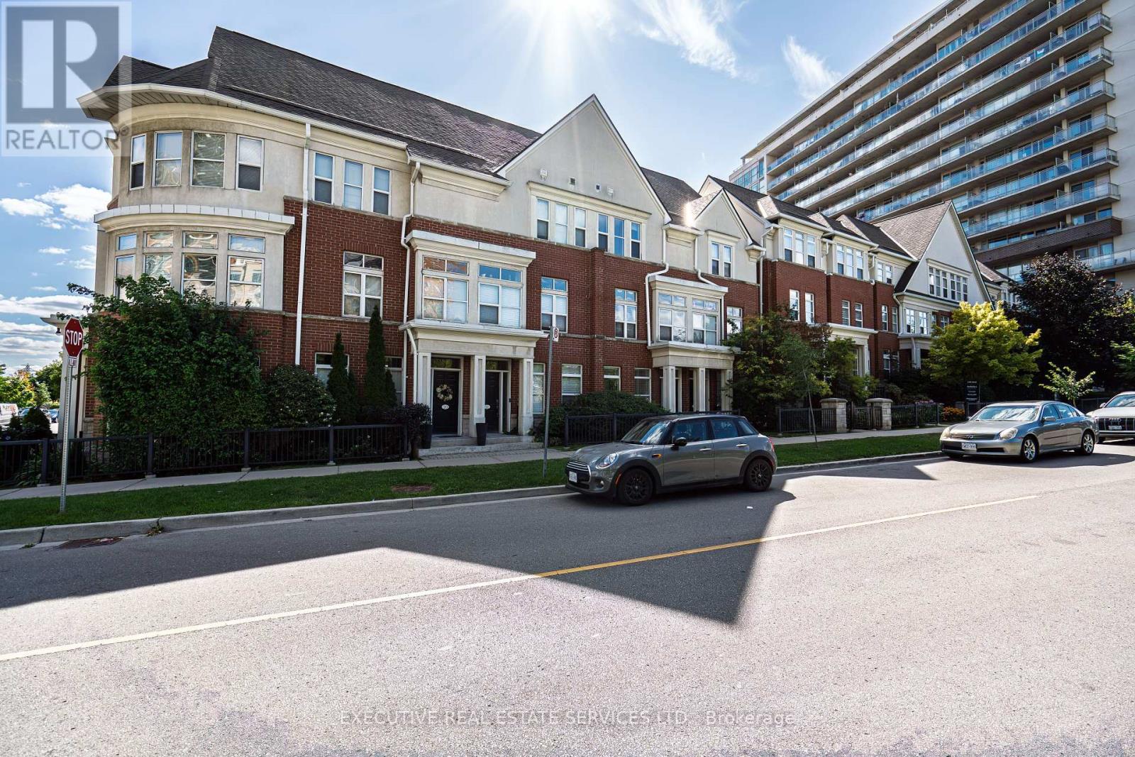 24 Michael Power Place, Toronto, Ontario  M9A 5G9 - Photo 2 - W12372837