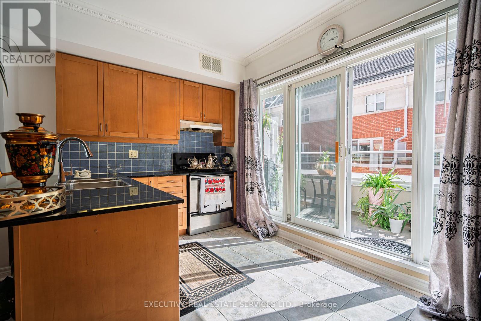 24 Michael Power Place, Toronto, Ontario  M9A 5G9 - Photo 25 - W12372837