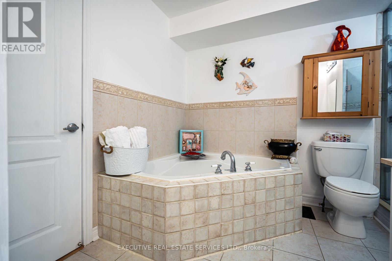 24 Michael Power Place, Toronto, Ontario  M9A 5G9 - Photo 36 - W12372837
