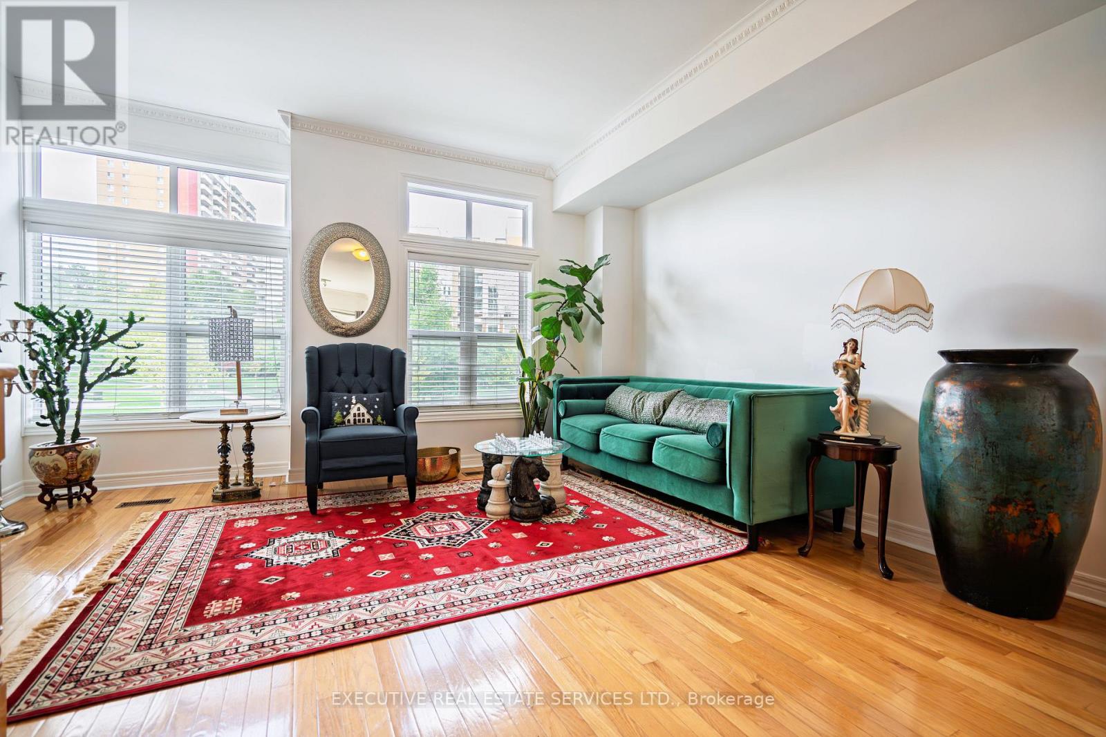 24 Michael Power Place, Toronto (Islington-City Centre West), Ontario  M9A 5G9 - Photo 4 - W12372837