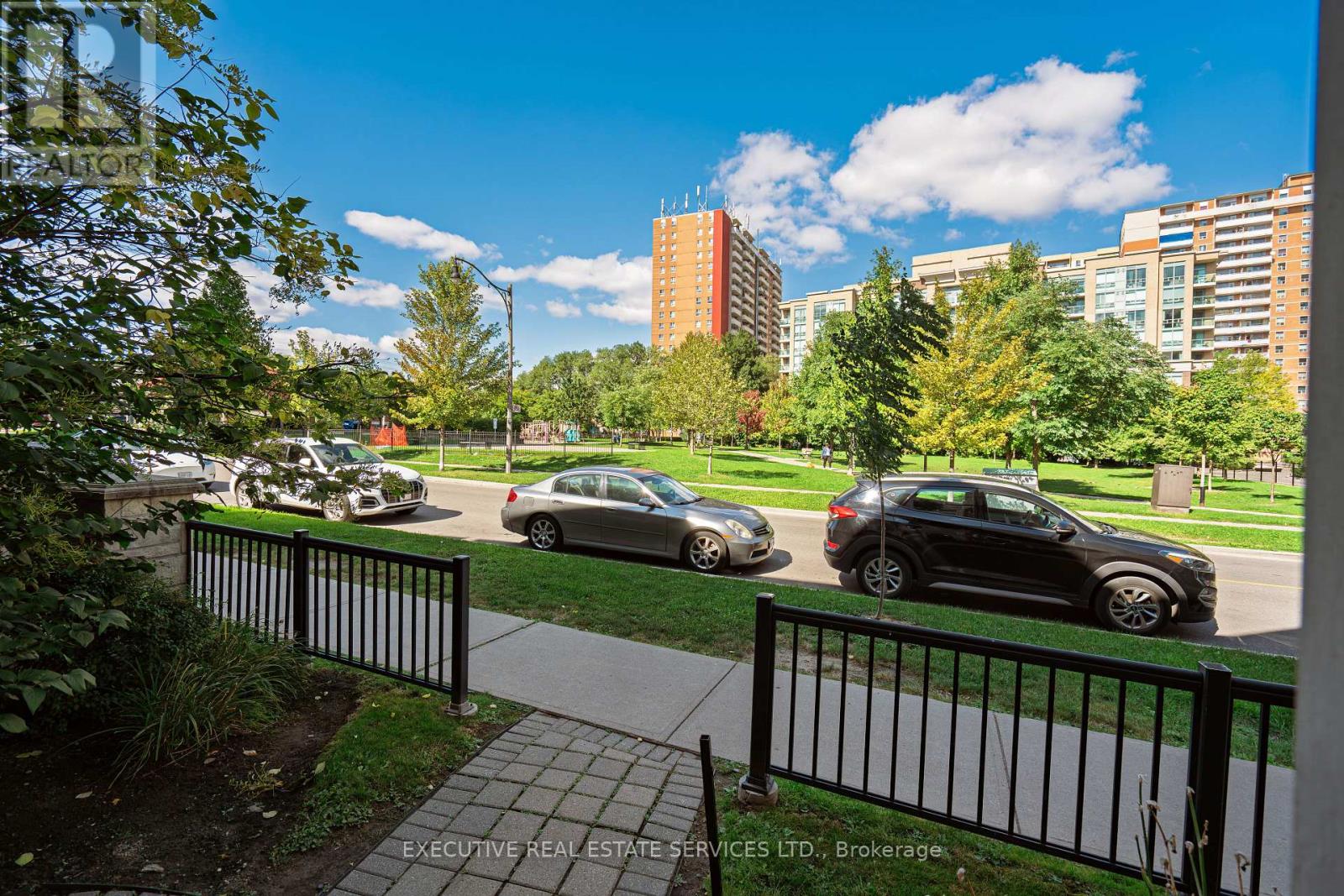 24 Michael Power Place, Toronto (Islington-City Centre West), Ontario  M9A 5G9 - Photo 7 - W12372837