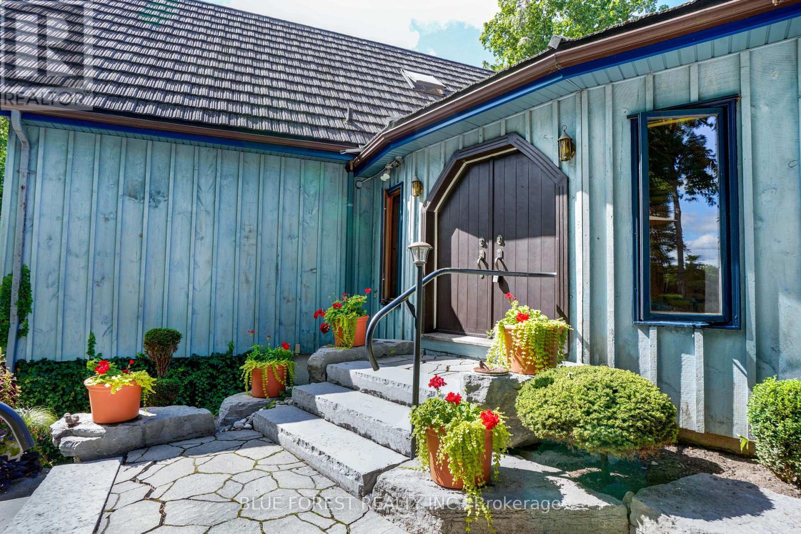 33402 First Line, Southwold, Ontario  N0L 1P0 - Photo 12 - X12372851