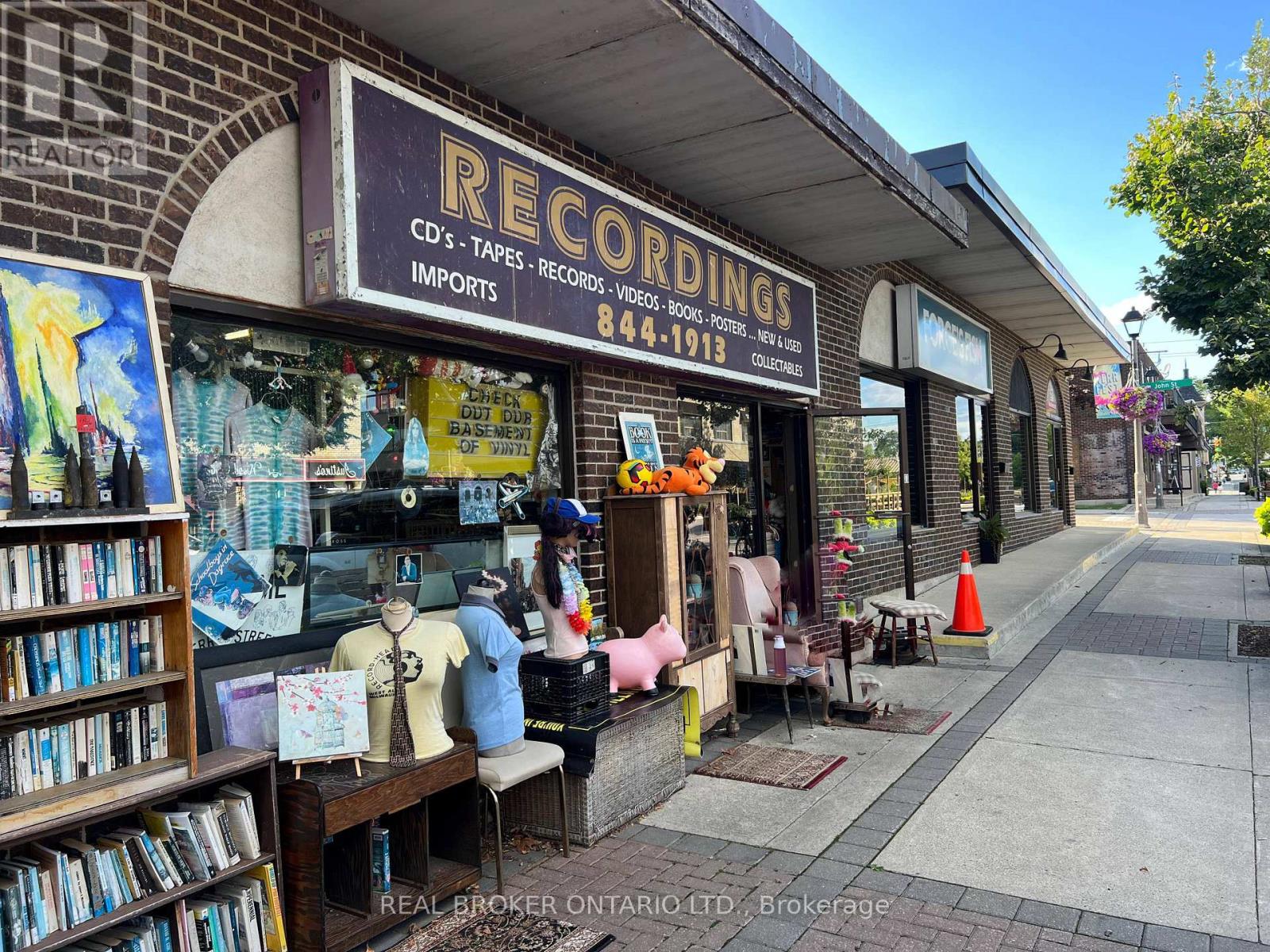 112 KERR STREET, Oakville, Ontario