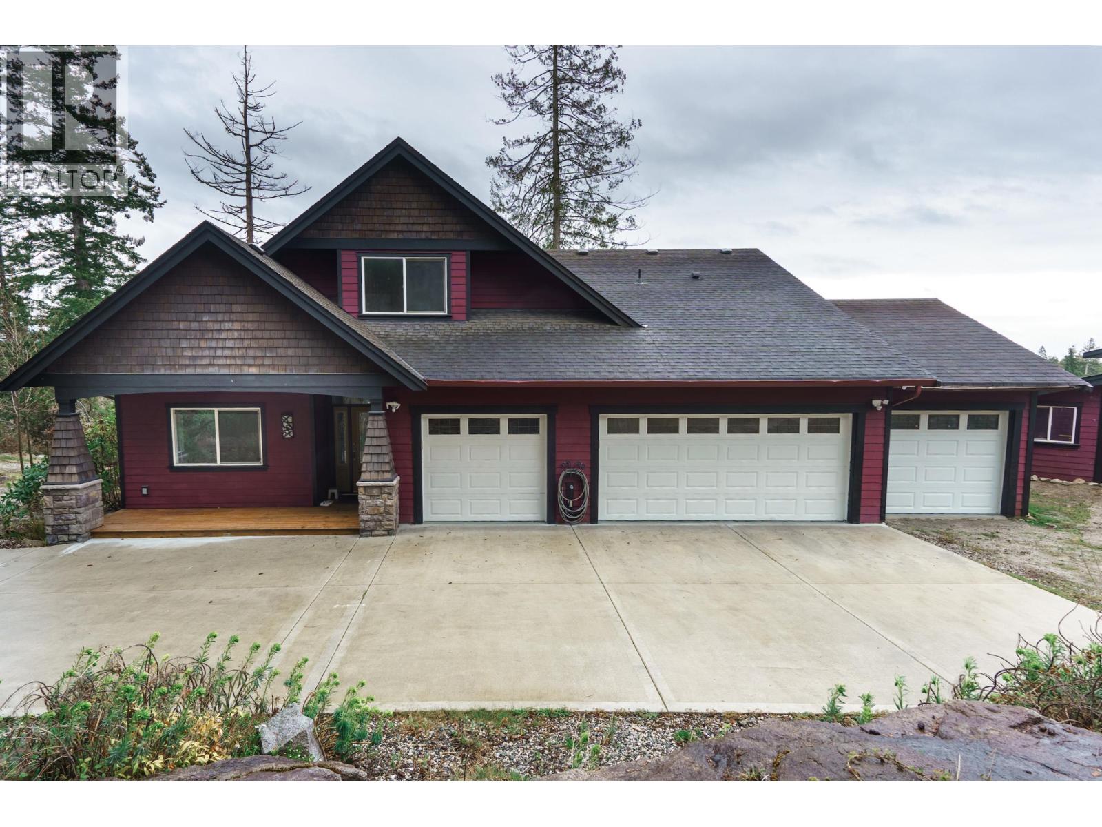 5628 Medusa Place, Sechelt, British Columbia  V0N 3A3 - Photo 1 - R3041781