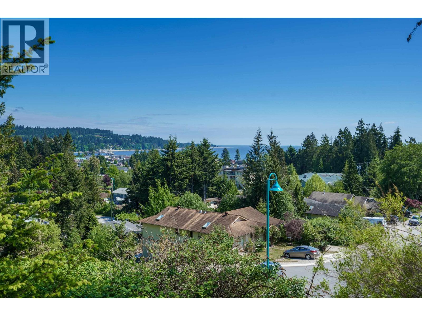 5628 Medusa Place, Sechelt, British Columbia  V0N 3A3 - Photo 4 - R3041781