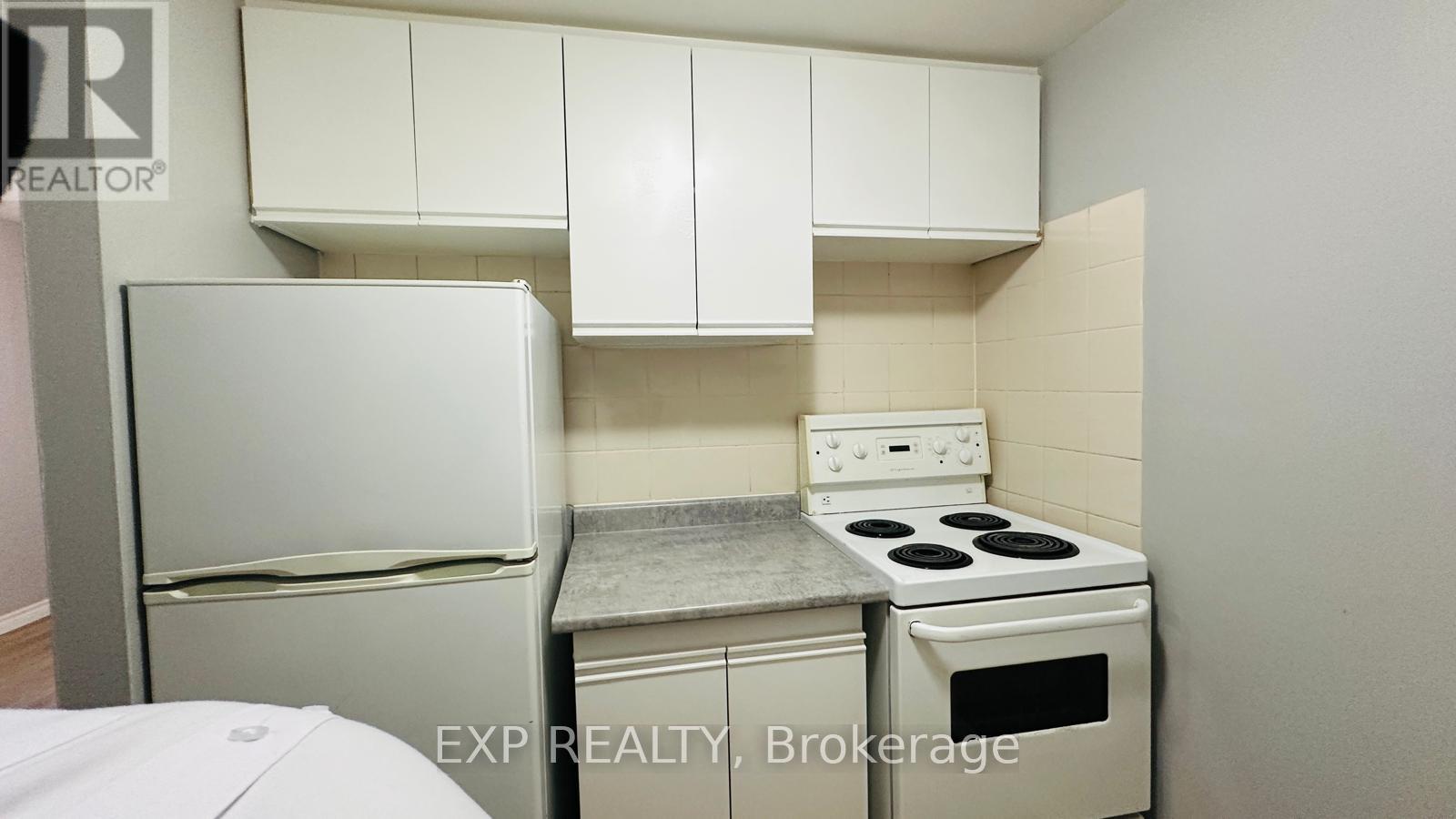 2 - 1200 Courtland Avenue, Kitchener, Ontario  N2C 1K7 - Photo 6 - X12372859