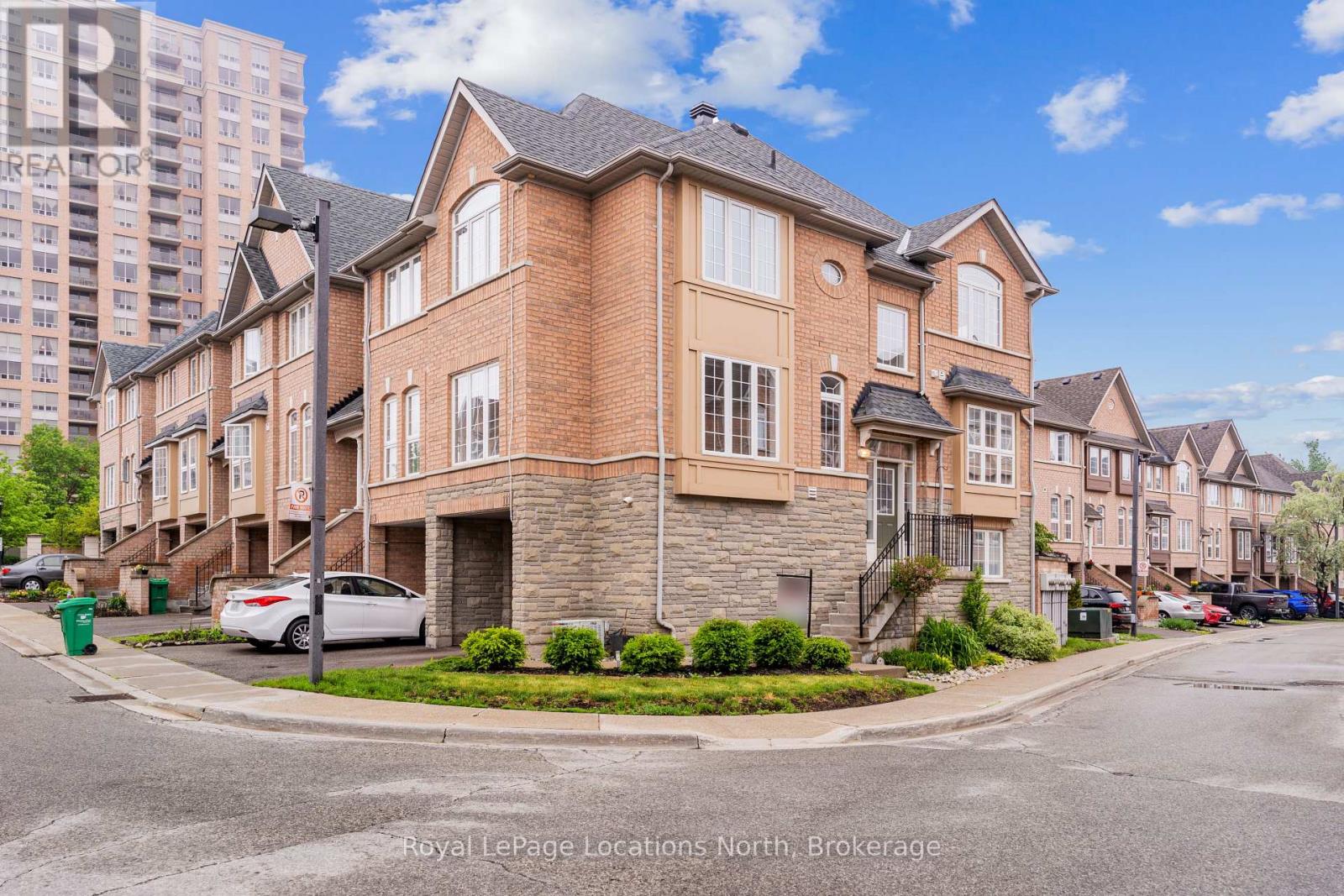 111 - 50 Strathaven Drive, Mississauga, Ontario  L5R 4E7 - Photo 2 - W12372862