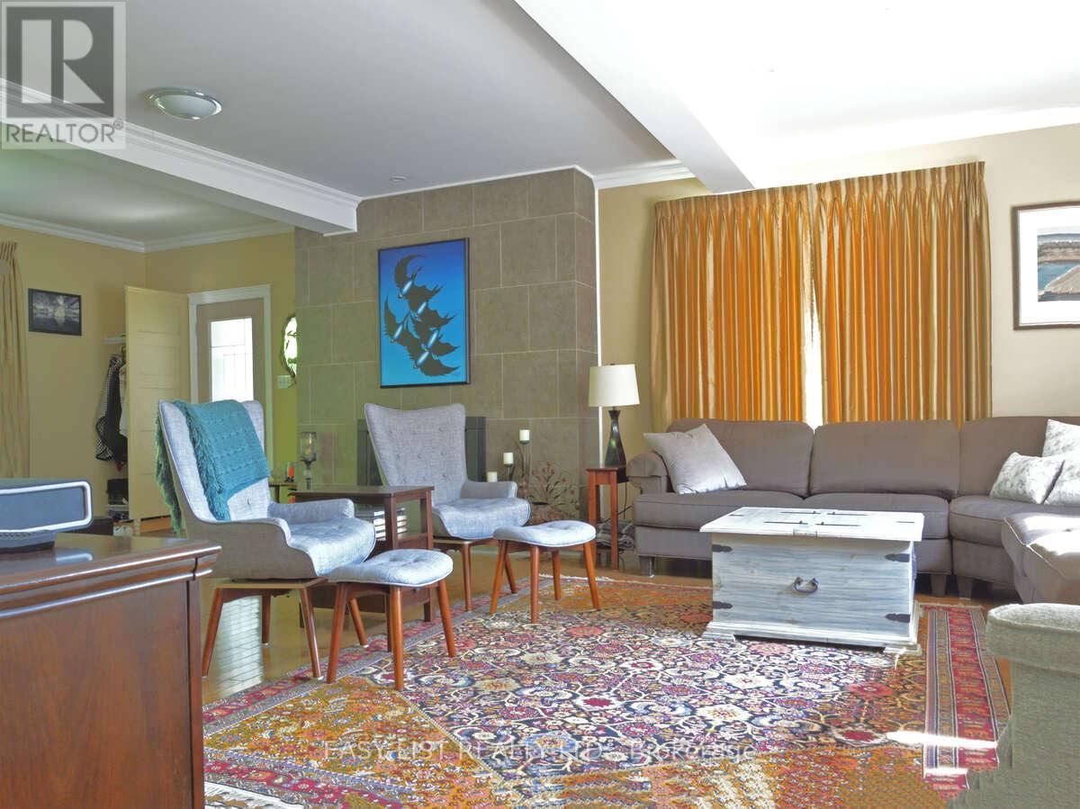 424 Huron Road, South Bruce Peninsula, Ontario  N0H 2T0 - Photo 16 - X12125931