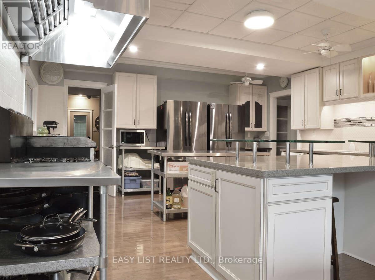 424 Huron Road, South Bruce Peninsula, Ontario  N0H 2T0 - Photo 2 - X12125931