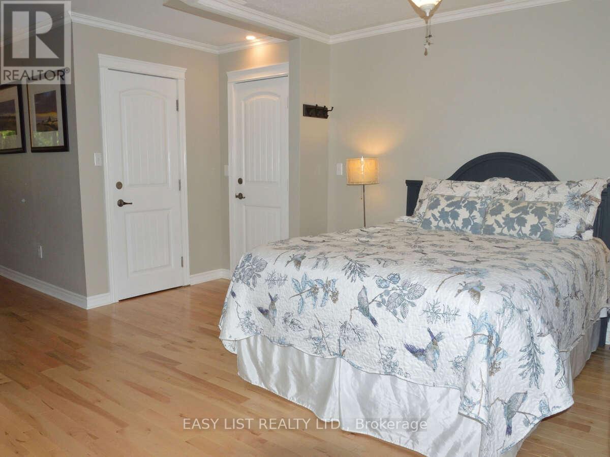 424 Huron Road, South Bruce Peninsula, Ontario  N0H 2T0 - Photo 19 - X12125931