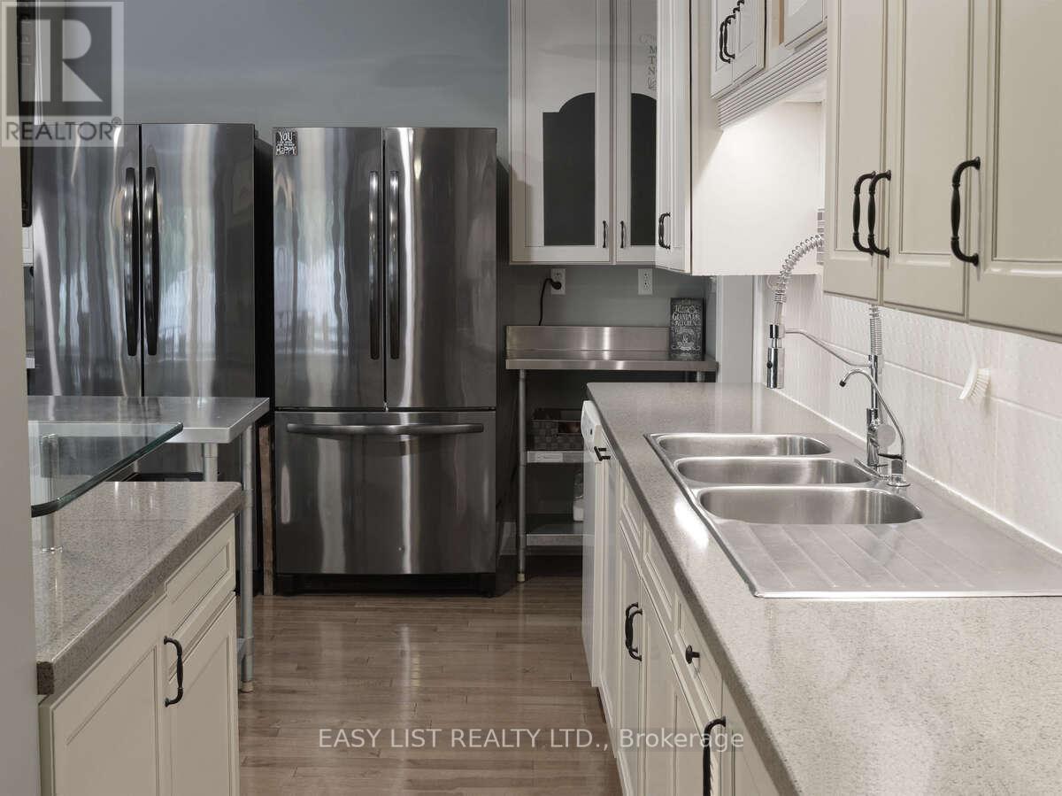 424 Huron Road, South Bruce Peninsula, Ontario  N0H 2T0 - Photo 4 - X12125931