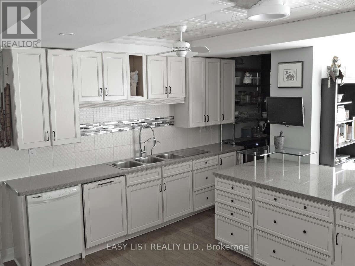 424 Huron Road, South Bruce Peninsula, Ontario  N0H 2T0 - Photo 5 - X12125931