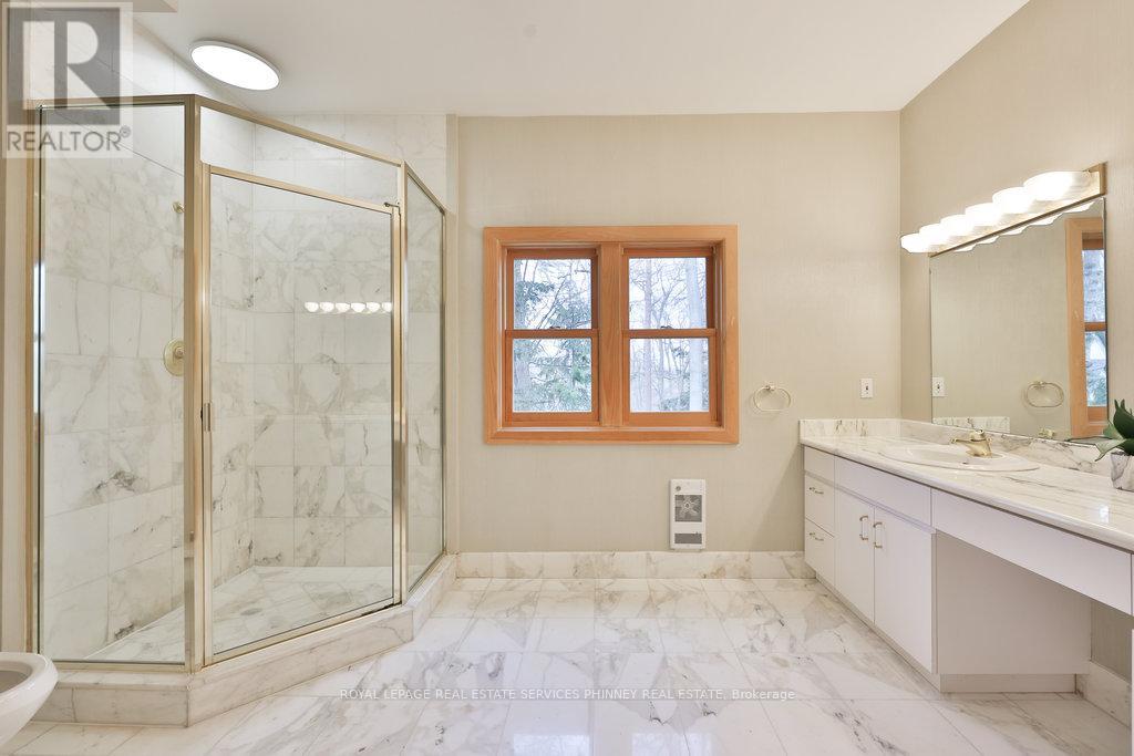 937 Whittier Crescent, Mississauga, Ontario  L5H 2X4 - Photo 24 - W12372879