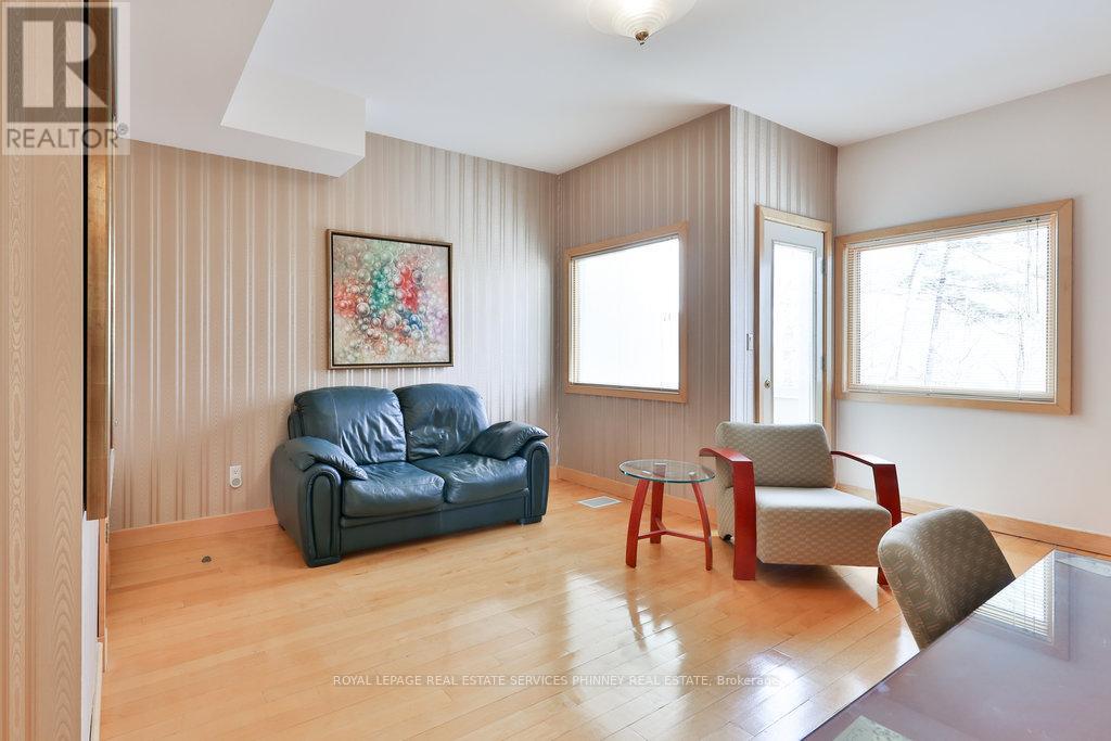937 Whittier Crescent, Mississauga, Ontario  L5H 2X4 - Photo 30 - W12372879