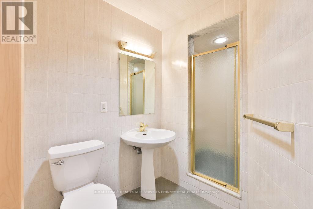 937 Whittier Crescent, Mississauga, Ontario  L5H 2X4 - Photo 33 - W12372879