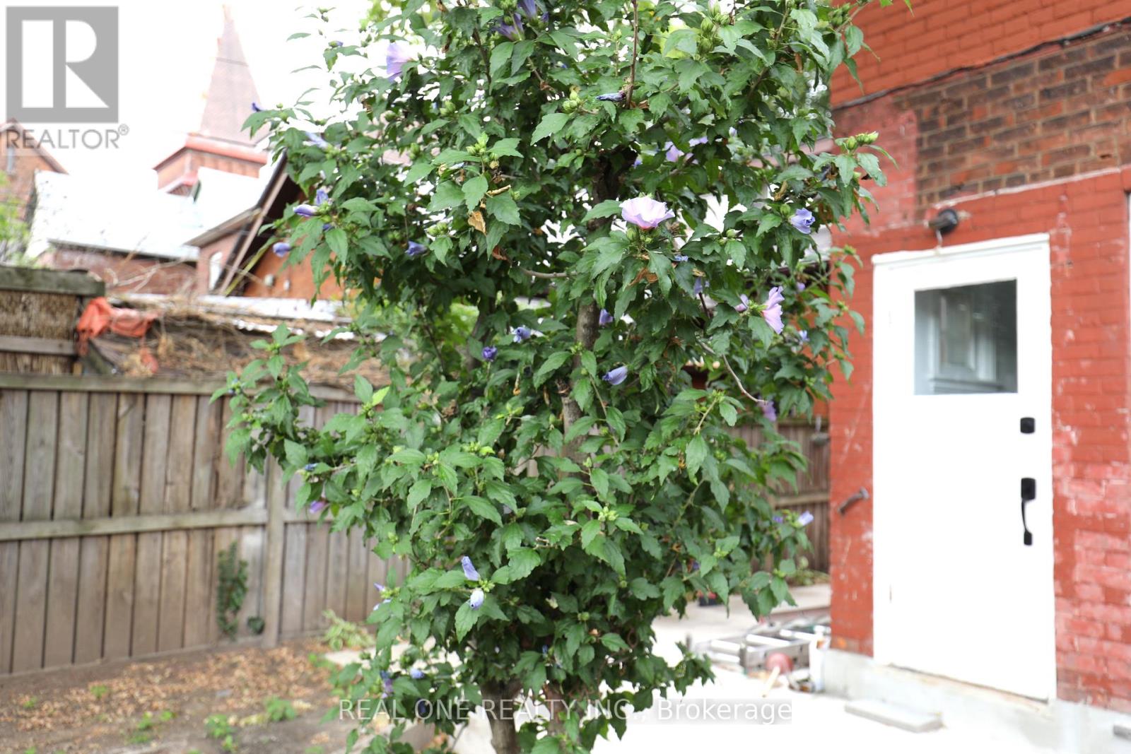 UPPER LEVEL UNIT - 148 VICTORIA AVENUE N, Hamilton, Ontario