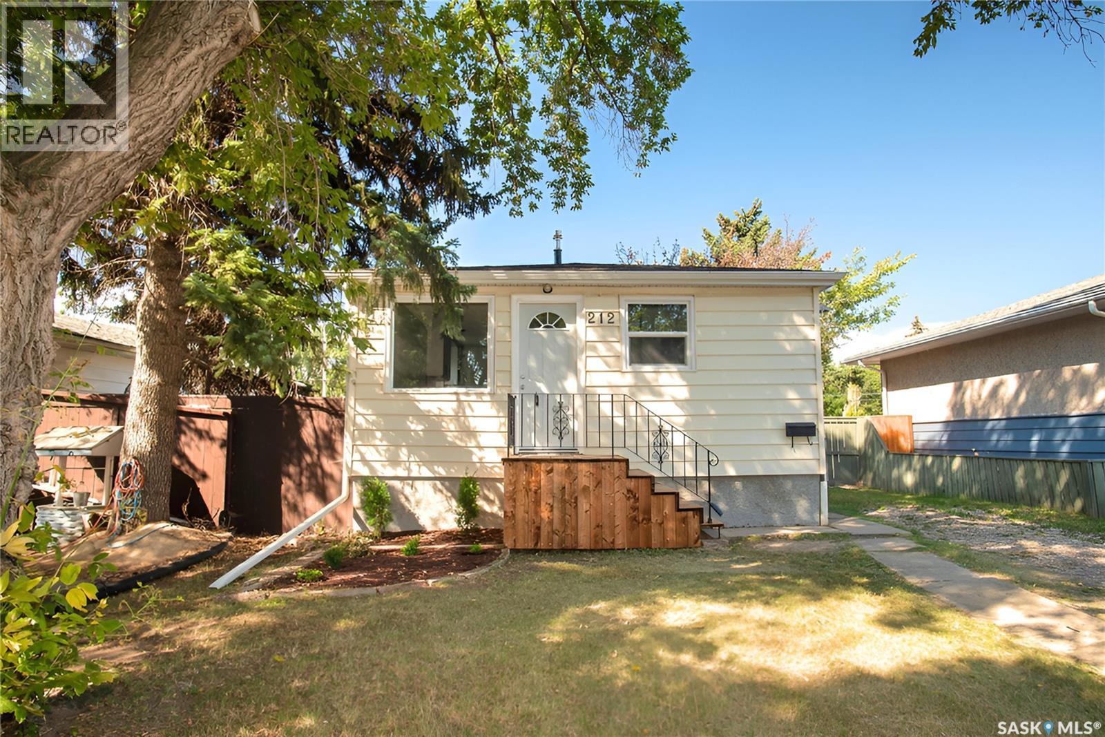 212 Angus Street, Regina, Saskatchewan  S4R 3K4 - Photo 2 - SK017091