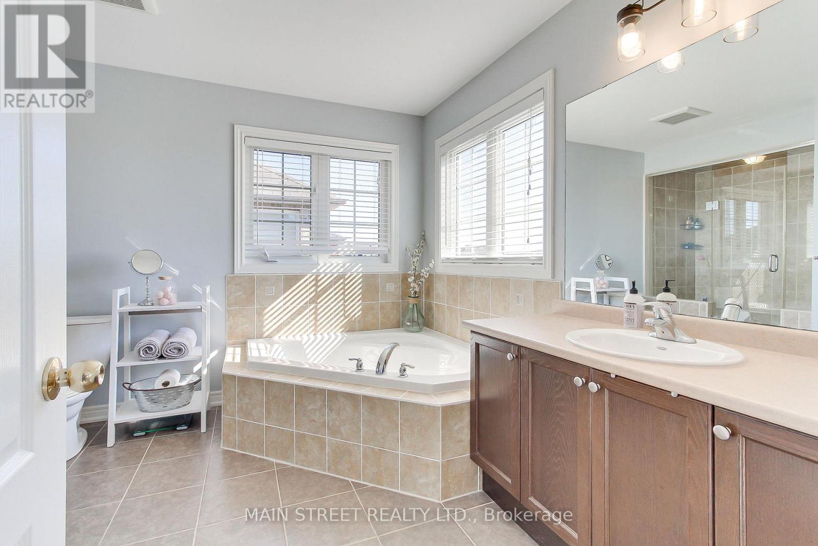 123 Laurendale Avenue, Georgina, Ontario  L4P 0C4 - Photo 24 - N12372896