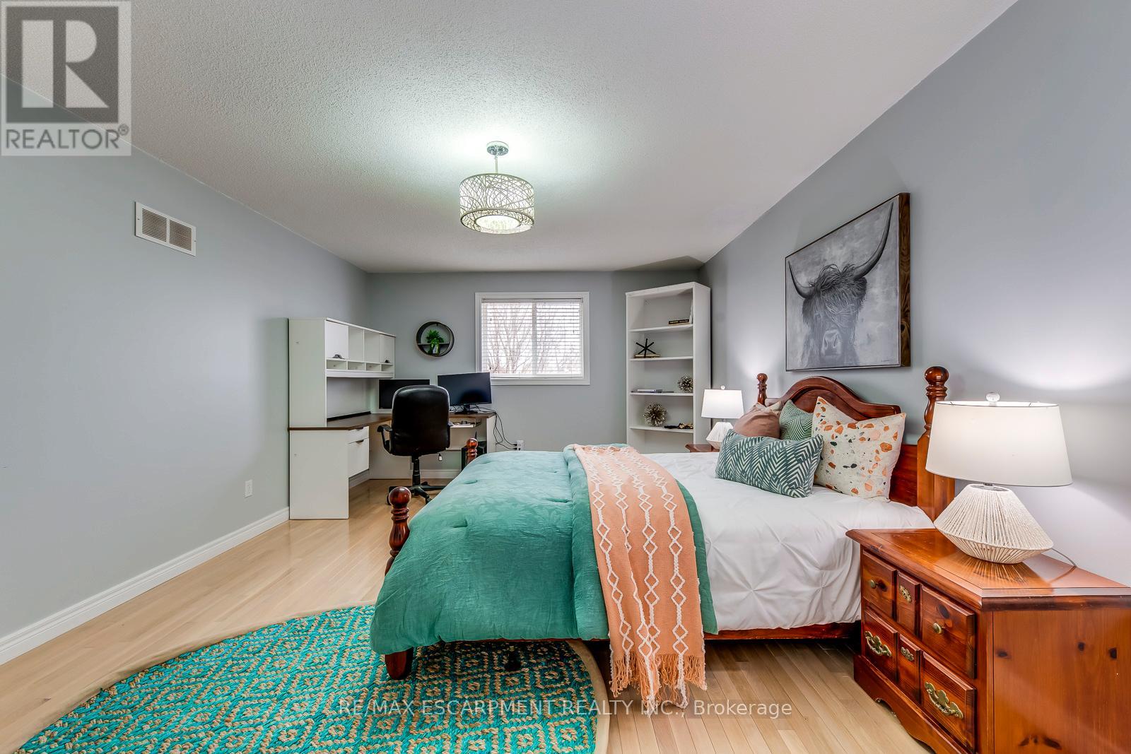 39 Thoroughbred Boulevard, Hamilton, Ontario  L9K 1M3 - Photo 38 - X12372891