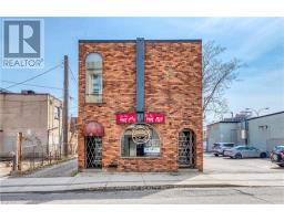 11 WALNUT STREET S, Hamilton, Ontario