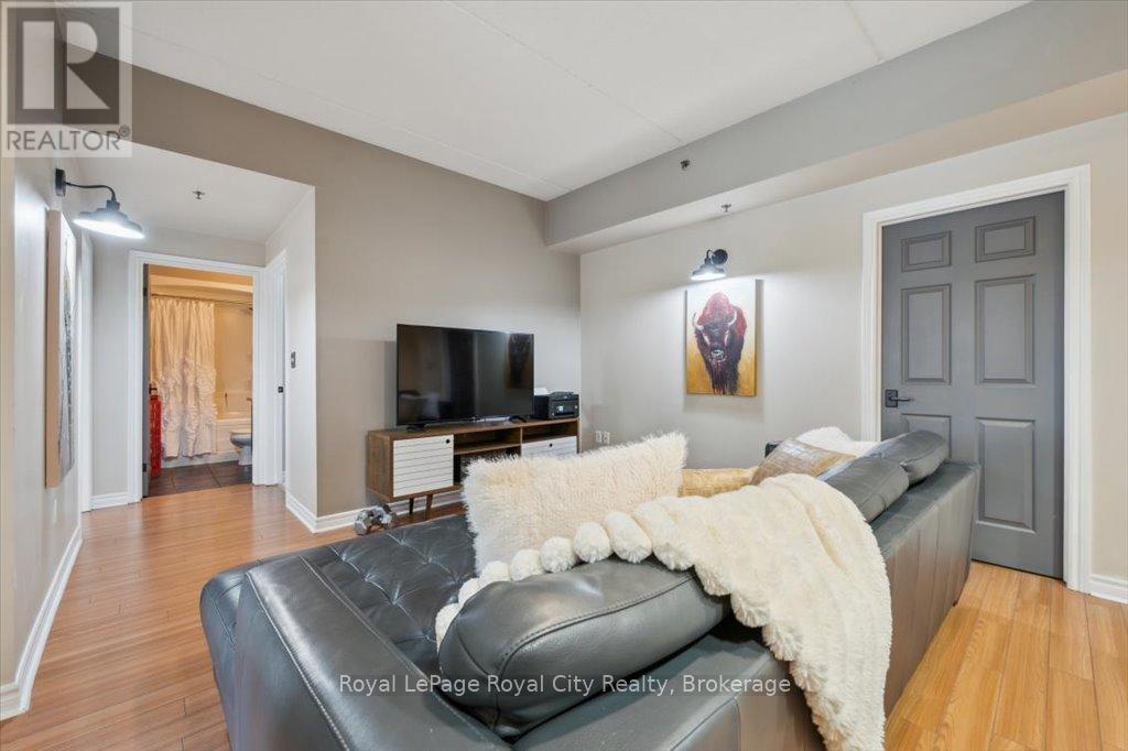 101 - 308 Watson Parkway N, Guelph, Ontario  N1E 0G7 - Photo 11 - X12372924
