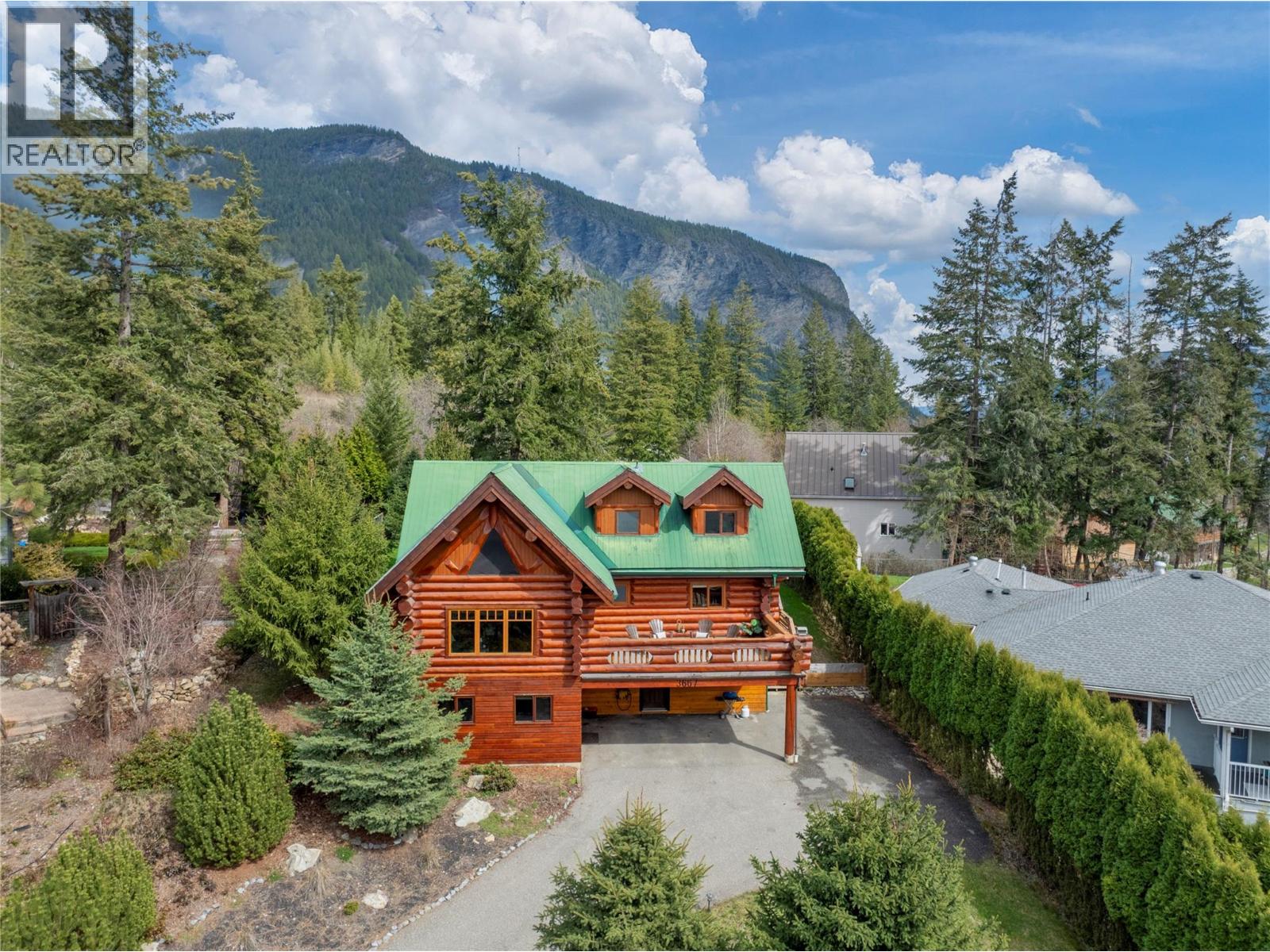 3667 Braelyn Road, Tappen, British Columbia