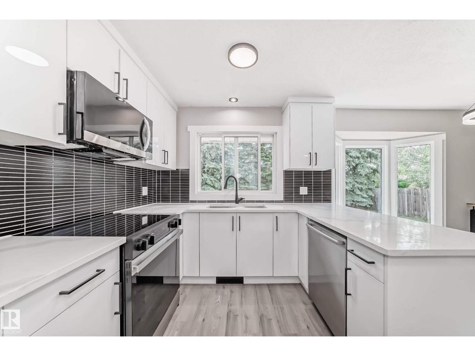 10423 35 Av Nw, Edmonton, Alberta  T6J 2M8 - Photo 7 - E4455569