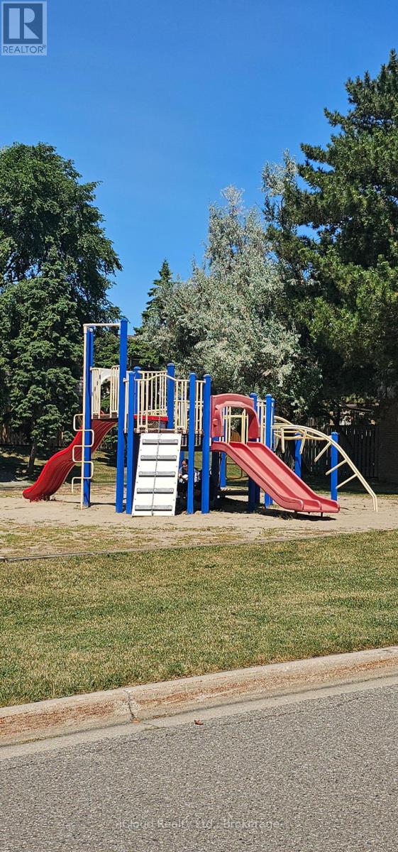 36 - 36 Dawson Crescent, Brampton, Ontario  L6V 3M5 - Photo 22 - W12372937