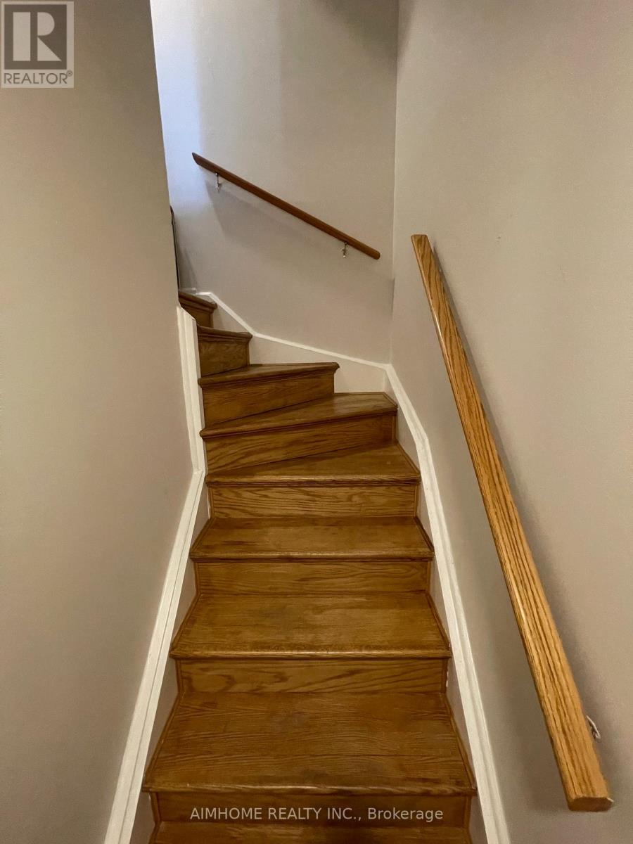 827 - 75 Weldrick Road E, Richmond Hill, Ontario  L4C 0H9 - Photo 3 - N12336255