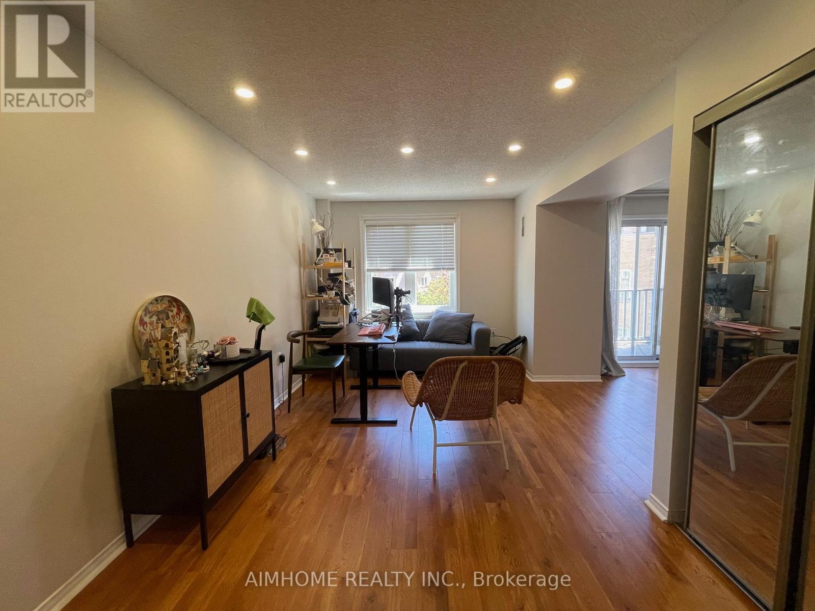 827 - 75 Weldrick Road E, Richmond Hill, Ontario  L4C 0H9 - Photo 4 - N12336255