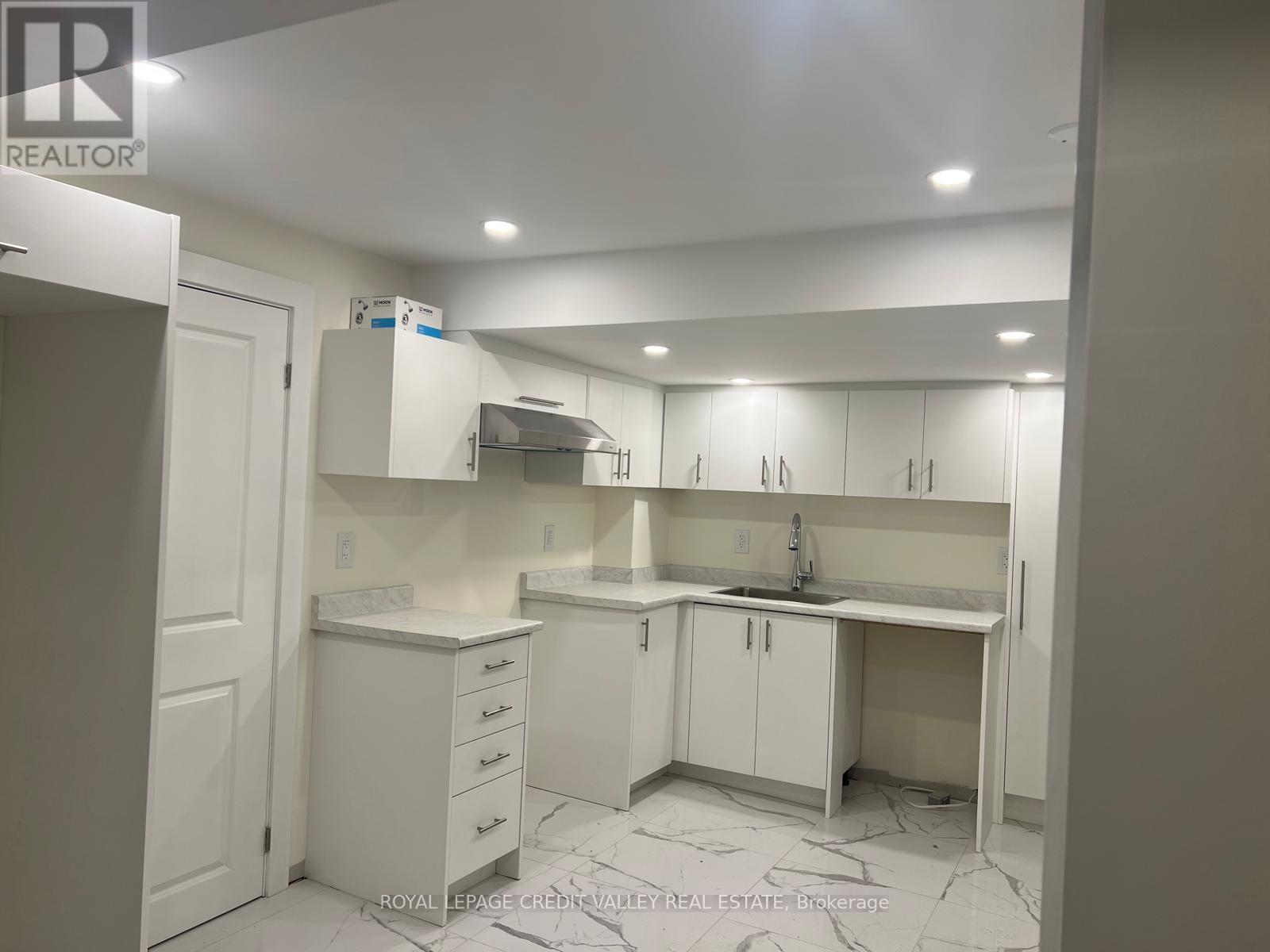 4 LAFLEUR COURT, Brampton, Ontario