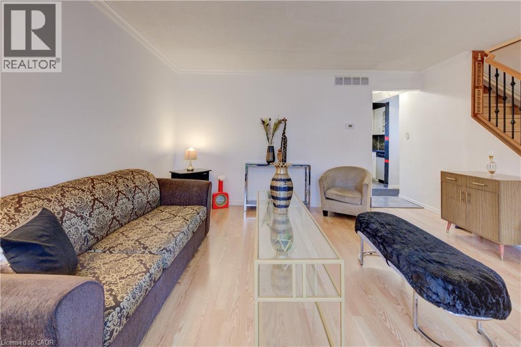 Property at 82 TIMBERLANE Crescent image 4