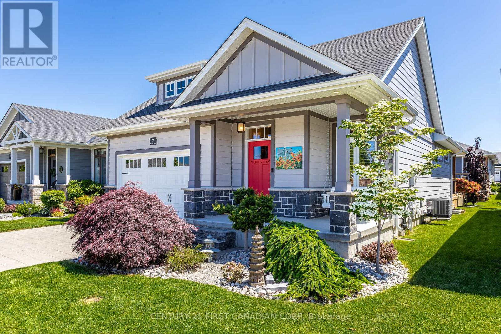 7 Sunrise Lane, Lambton Shores, Ontario  N0M 1T0 - Photo 3 - X12372967